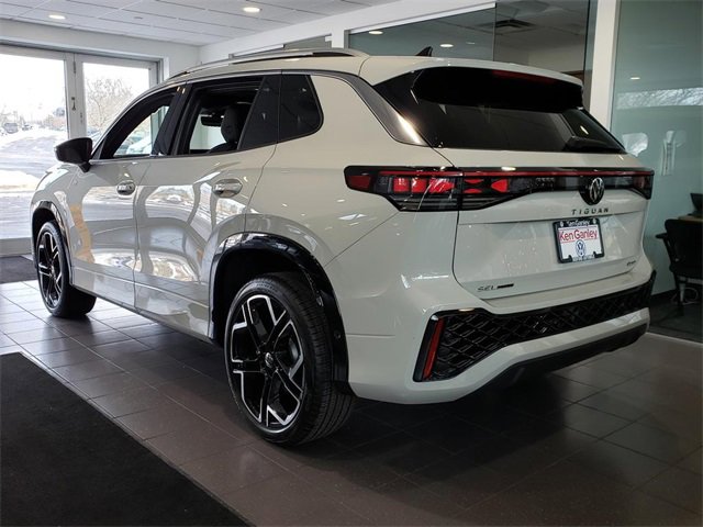 New 2026 Volkswagen Tiguan SEL R-Line image 2