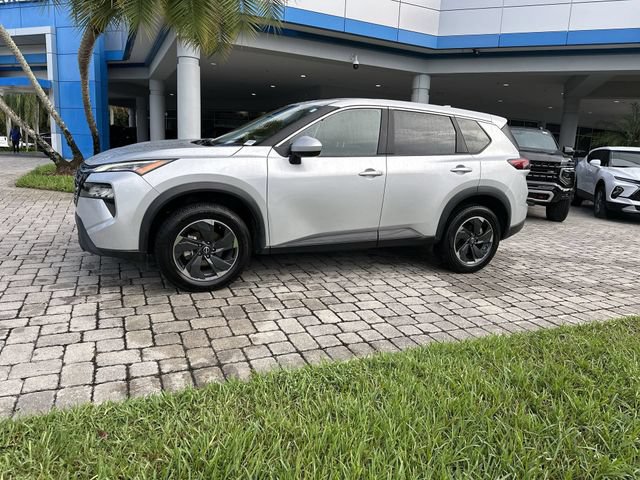 Used 2024 Nissan Rogue SV FWD image 31