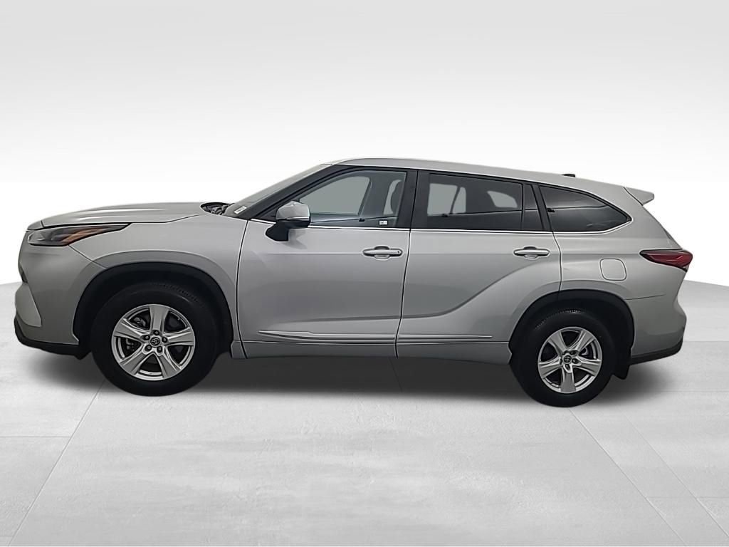 Used 2023 Toyota Highlander LE image 7