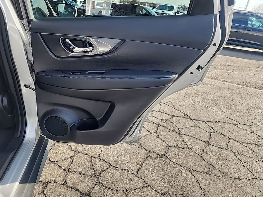Used 2018 Nissan Rogue SV w/ Premium Package image 28