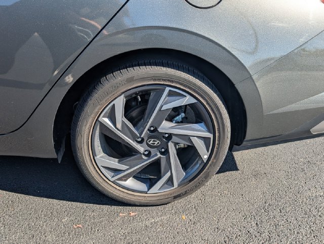 Certified 2025 Hyundai Elantra SEL FWD image 24