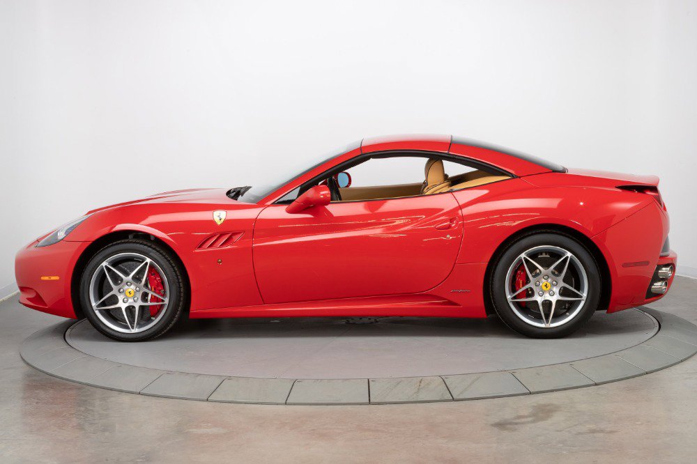 Used 2011 Ferrari California image 12