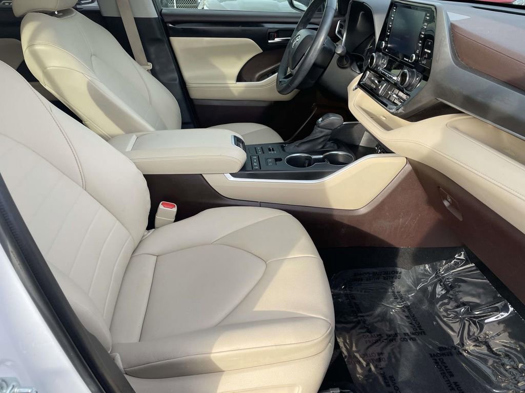 Used 2021 Toyota Highlander XLE image 48