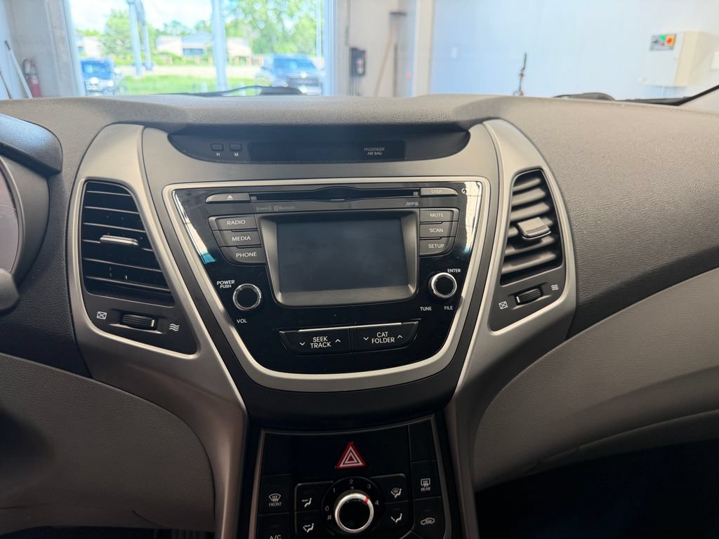 Used 2015 Hyundai Elantra SE w/ Option Group 02 FWD image 19