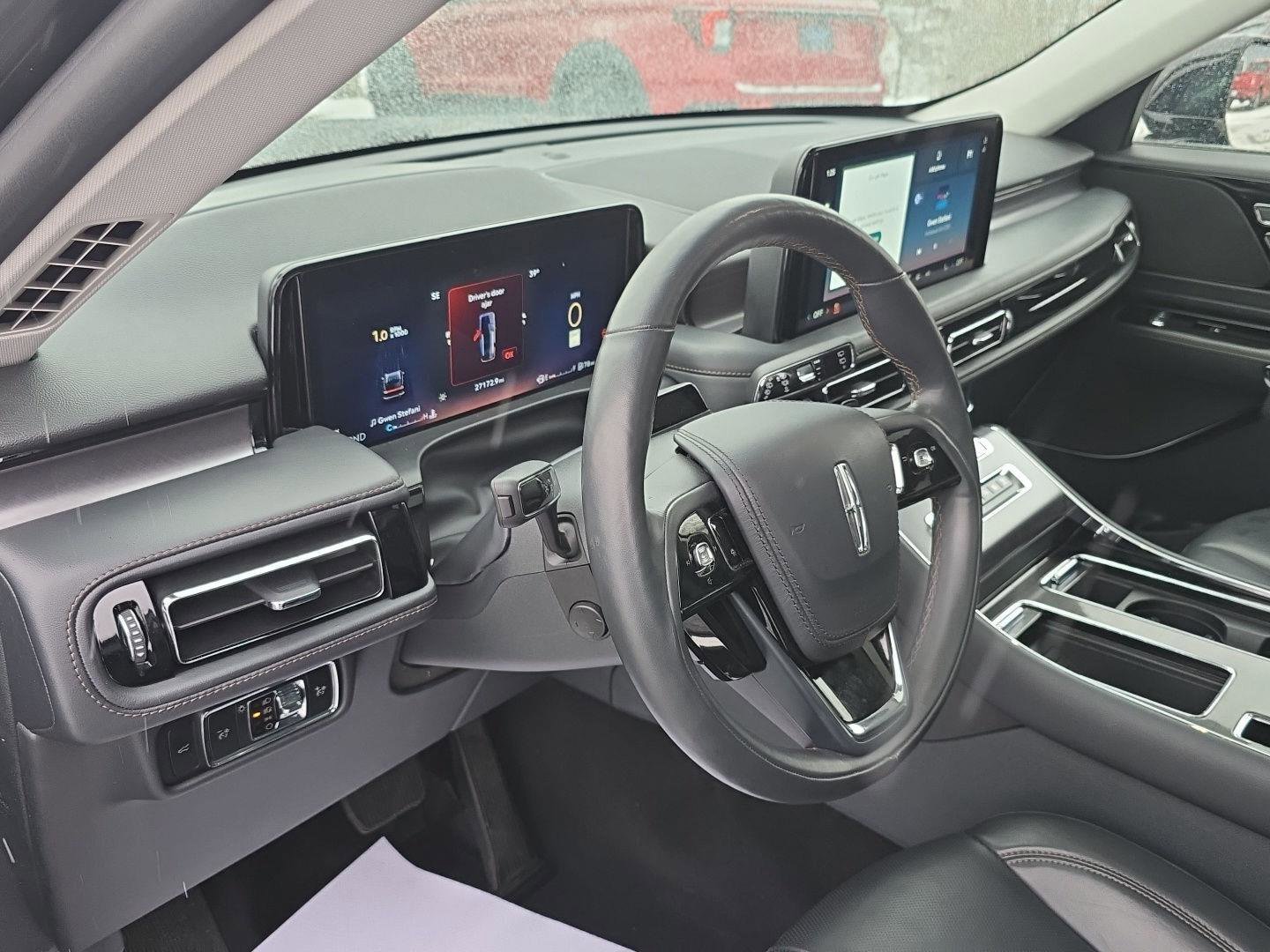 Used 2025 Lincoln Aviator AWD image 13