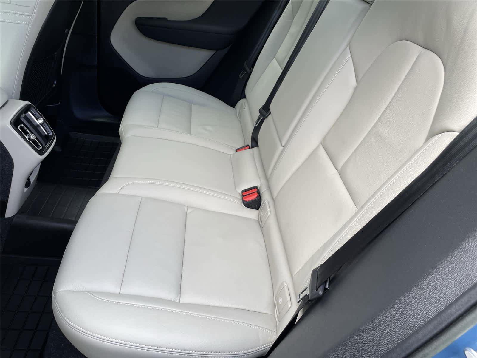 Used 2023 Volvo XC40 B5 Plus w/ Driver Assist Package AWD/4WD image 15