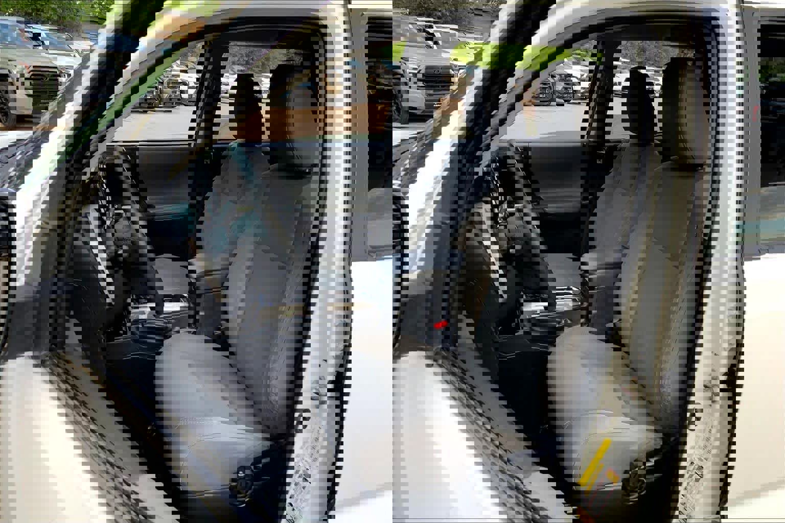 Used 2017 Toyota Tacoma SR5 w/ Tow Package image 8