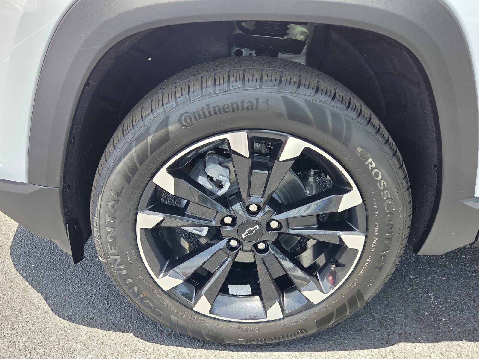 New 2026 Chevrolet Equinox RS w/ Convenience Package III FWD image 4