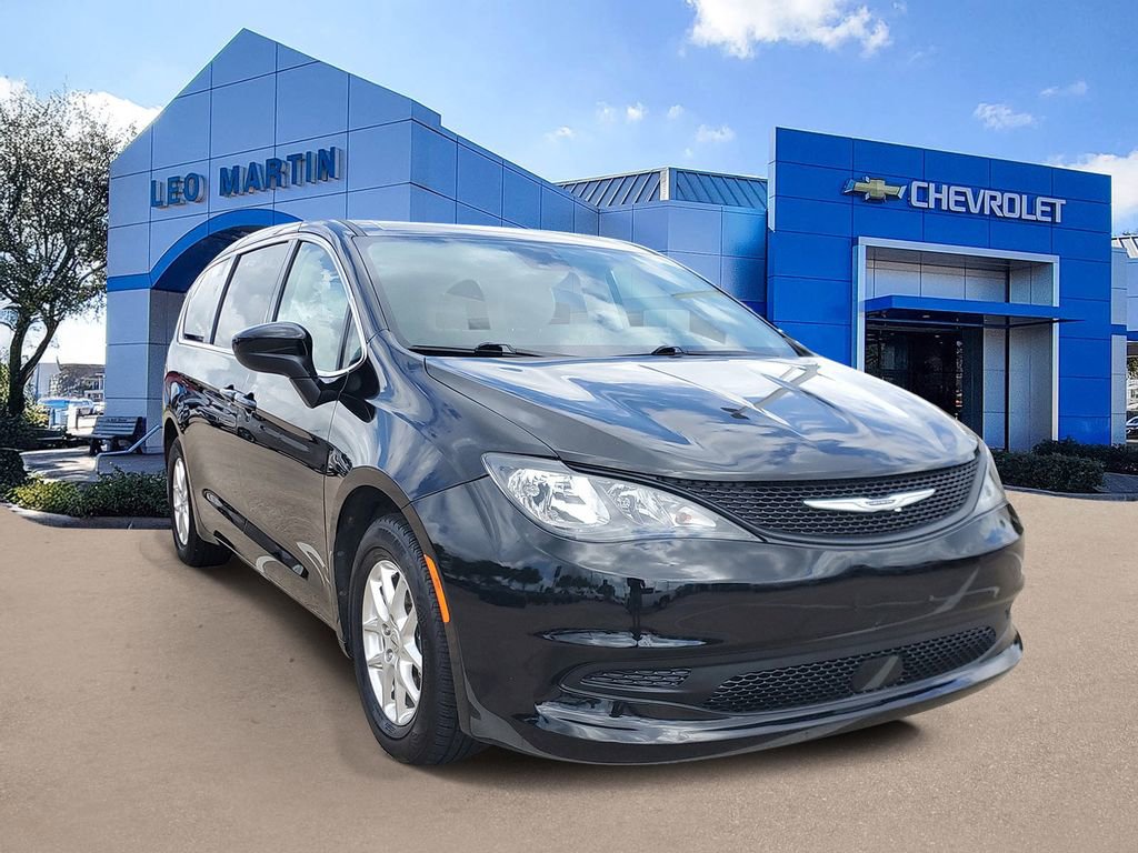 Used 2024 Chrysler Voyager LX image 2