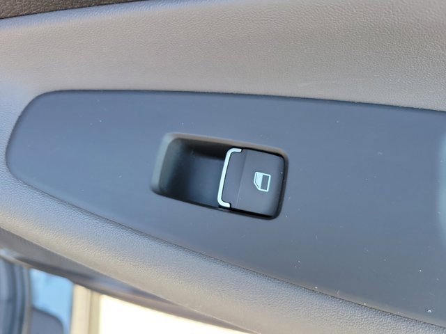 Used 2019 Hyundai Santa Fe SE image 12