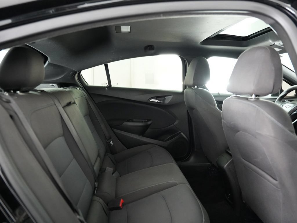 Used 2018 Chevrolet Cruze LT w/ Sun And Sound Package FWD image 38