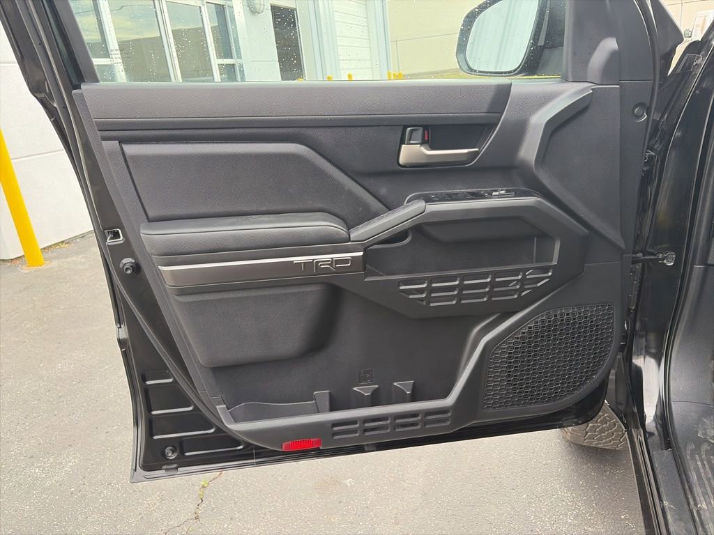Used 2025 Toyota Tacoma TRD Off-Road image 13