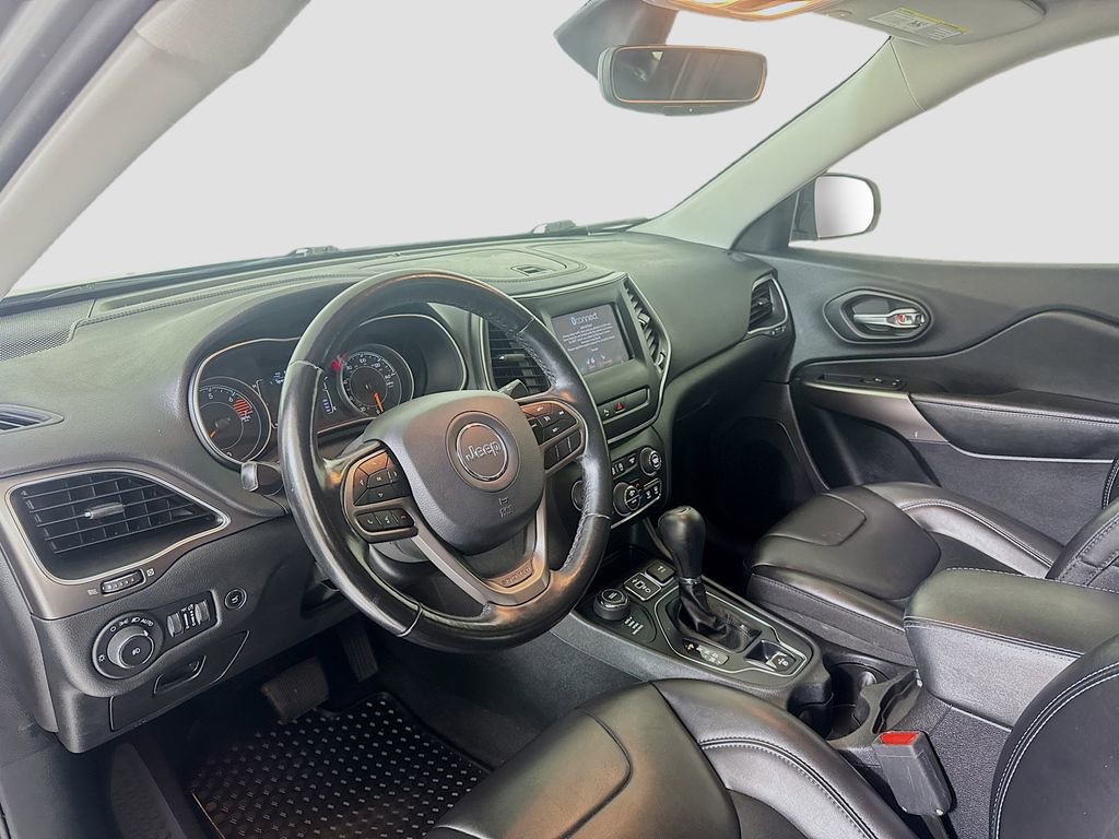 Used 2020 Jeep Cherokee Latitude Plus w/ Comfort/Convenience Group image 8