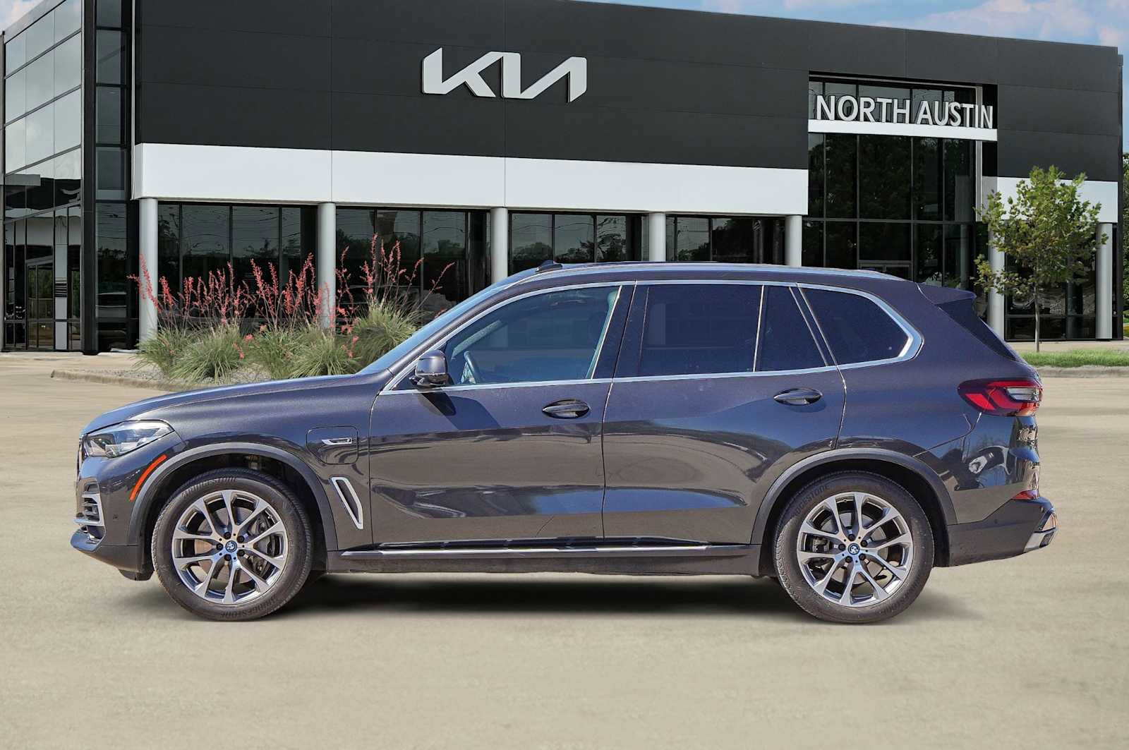 Used 2023 BMW X5 xDrive45e image 5