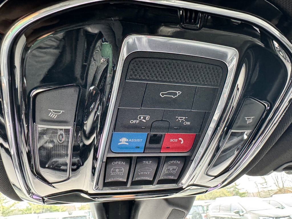 Used 2023 Jeep Grand Cherokee Overland w/ Luxury Tech Group IV AWD/4WD image 29