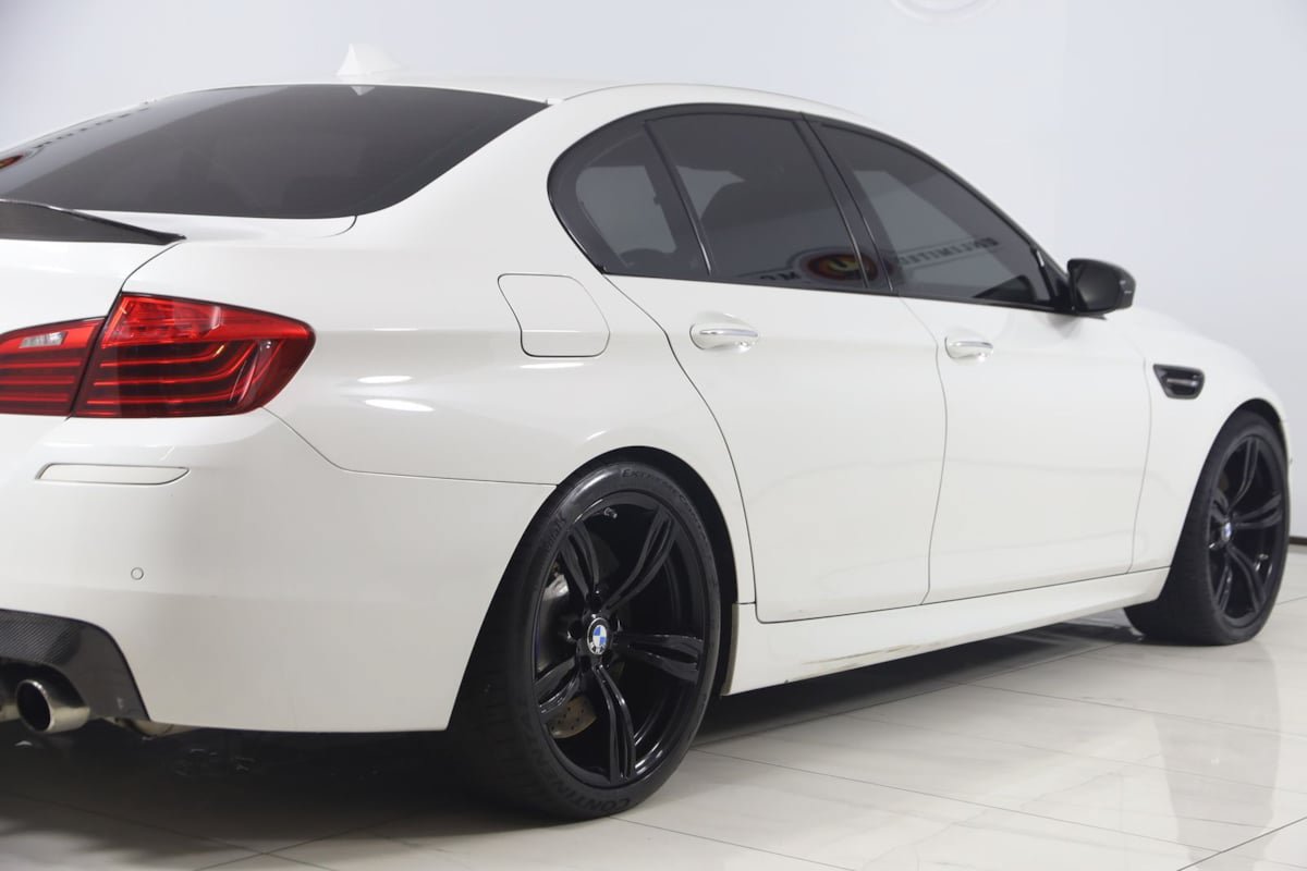 Used 2015 BMW M5 RWD image 47