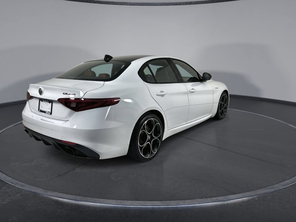 Used 2022 Alfa Romeo Giulia Veloce RWD image 8