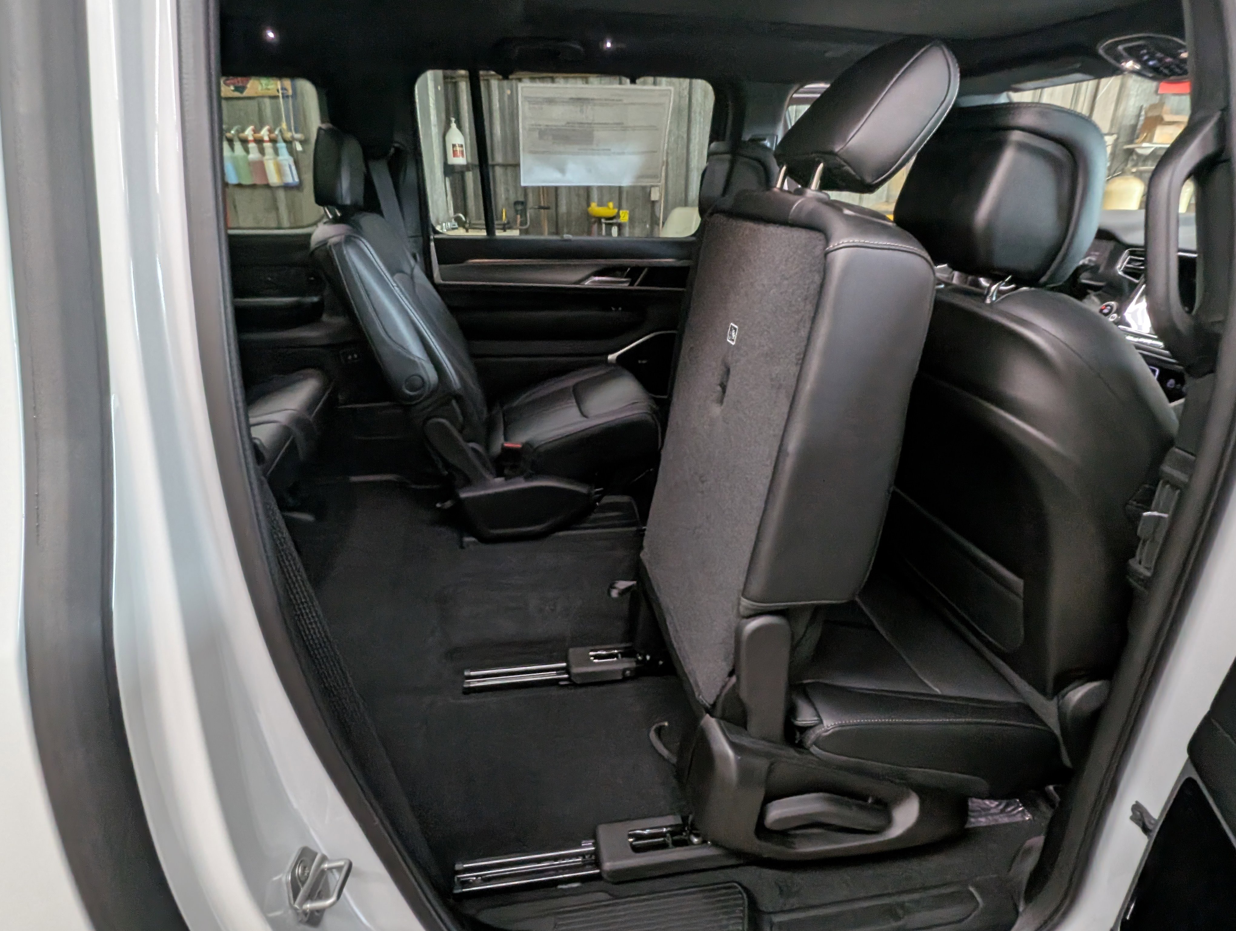 New 2026 Jeep Grand Wagoneer L Limited AWD/4WD image 9