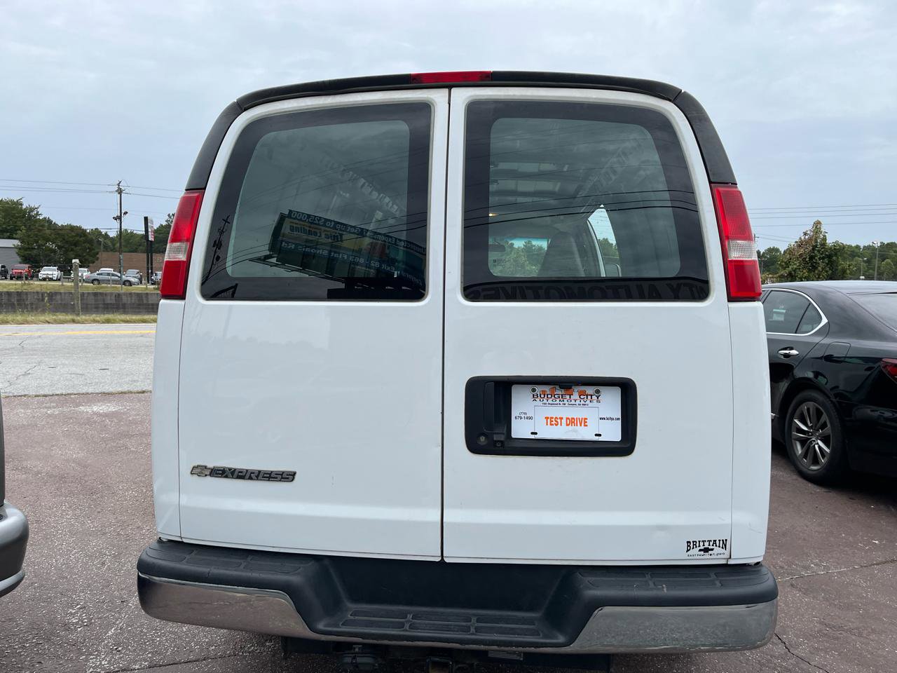 Used 2018 Chevrolet Express 3500 Extended w/ Driver Convenience Package image 5