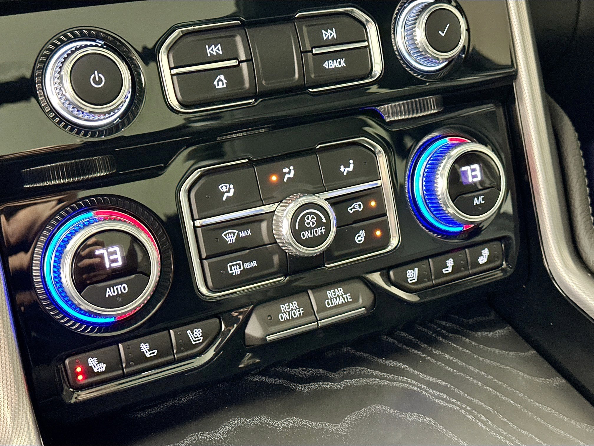 Used 2024 GMC Yukon Denali w/ Denali Reserve Package image 21