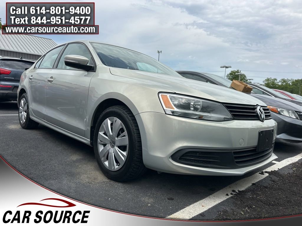 Used 2011 Volkswagen Jetta SE FWD image 2