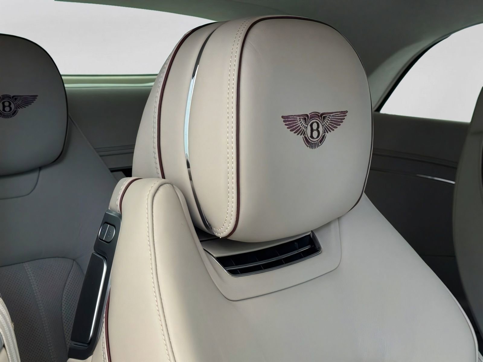 Used 2024 Bentley Continental GT AWD/4WD image 42