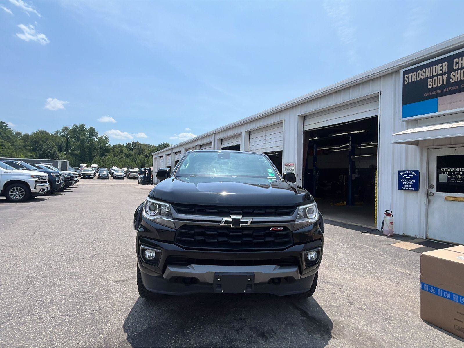 Used 2022 Chevrolet Colorado Z71 w/ Safety Package AWD/4WD image 8