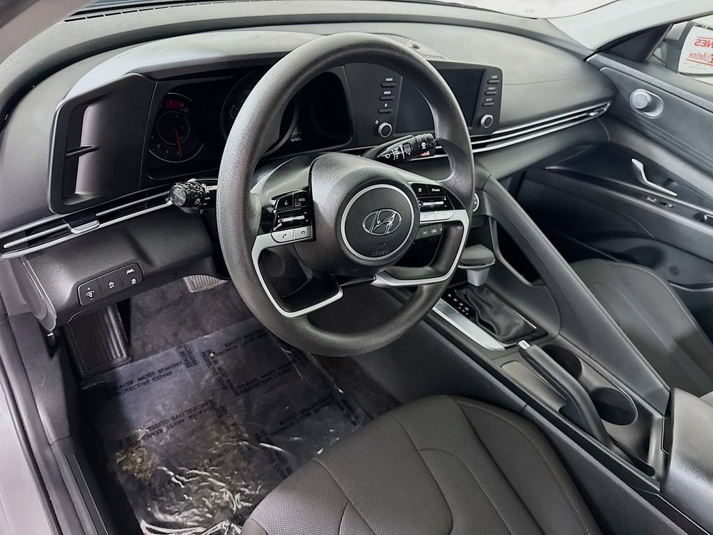 Certified 2023 Hyundai Elantra SE FWD image 17