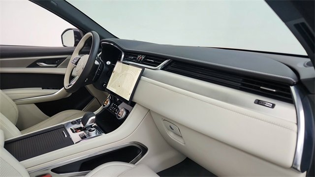 Used 2025 Jaguar F-PACE R-Dynamic S image 19