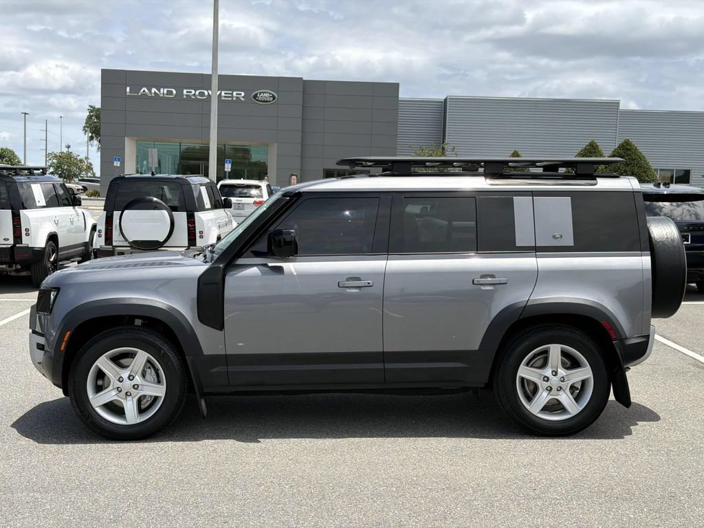 Used 2022 Land Rover Defender 110 SE AWD/4WD image 2