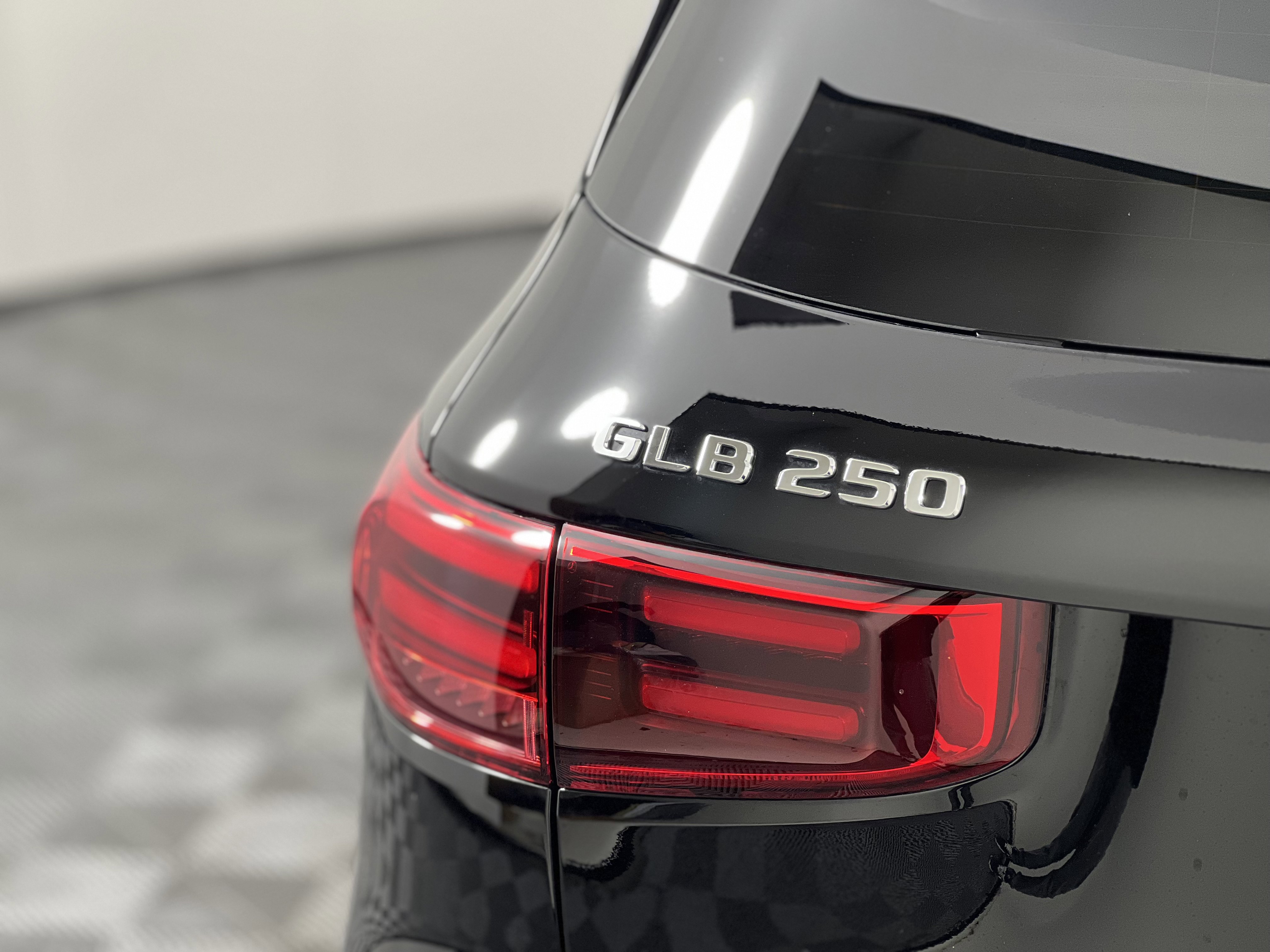 Used 2026 Mercedes-Benz GLB 250 4MATIC image 12