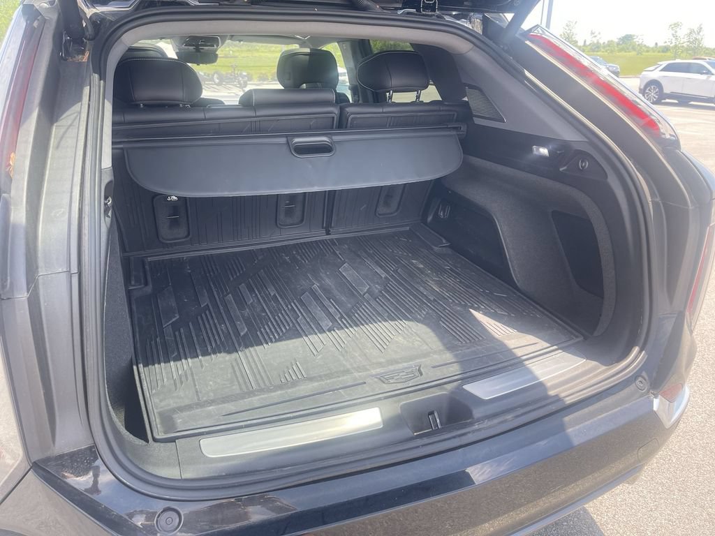 Certified 2025 Cadillac Optiq Luxury 2 w/ LPO, Floor Liner Package AWD/4WD image 6