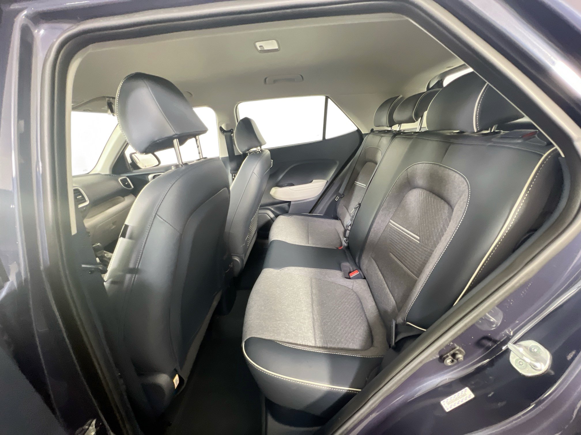 Used 2023 Hyundai Venue Limited FWD image 24