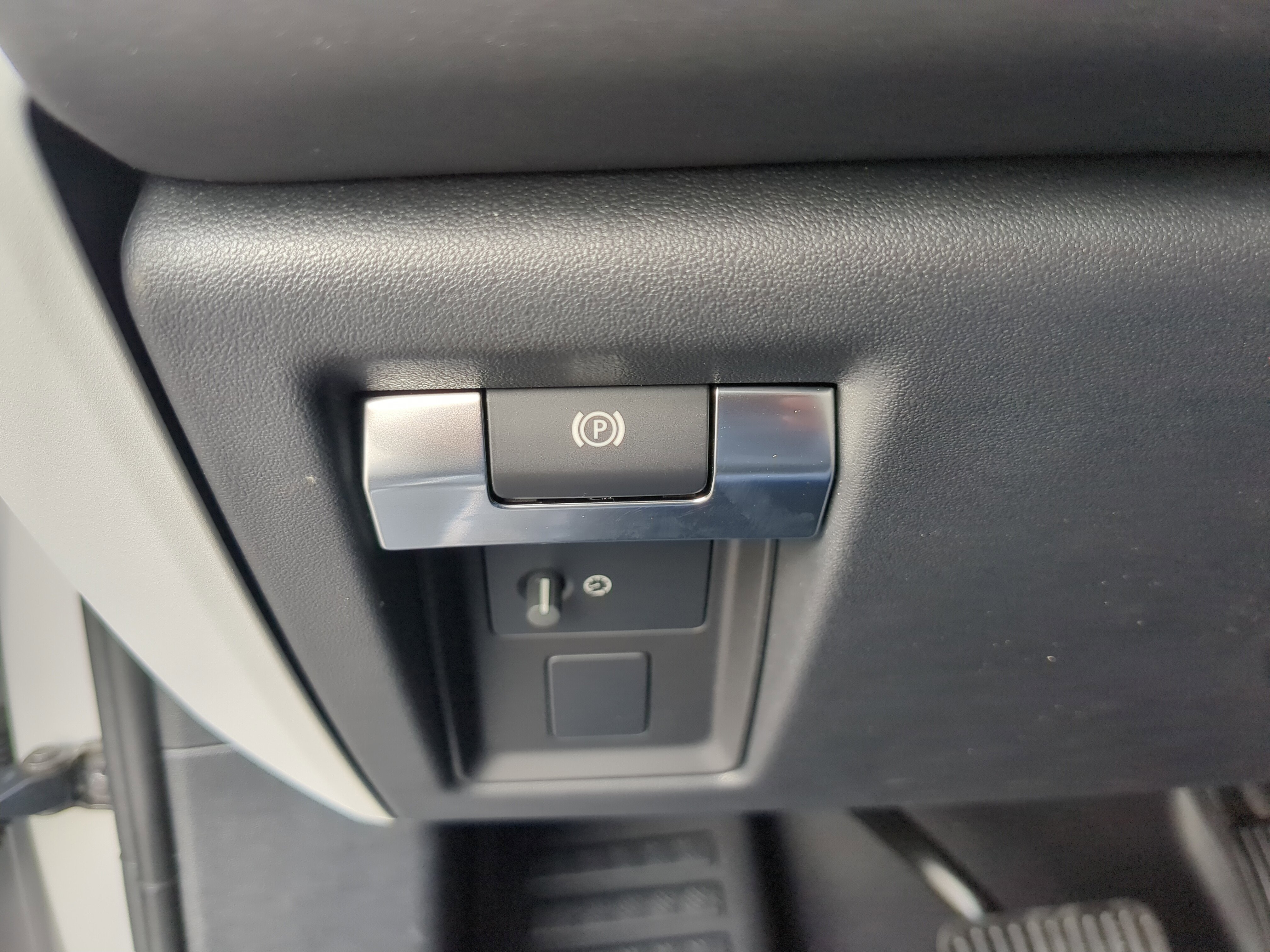 New 2026 Land Rover Defender 110 S image 25