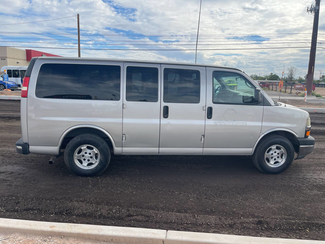 Used 2008 Chevrolet Express 1500 Passenger w/ LT Preferred Equipment Group image 10