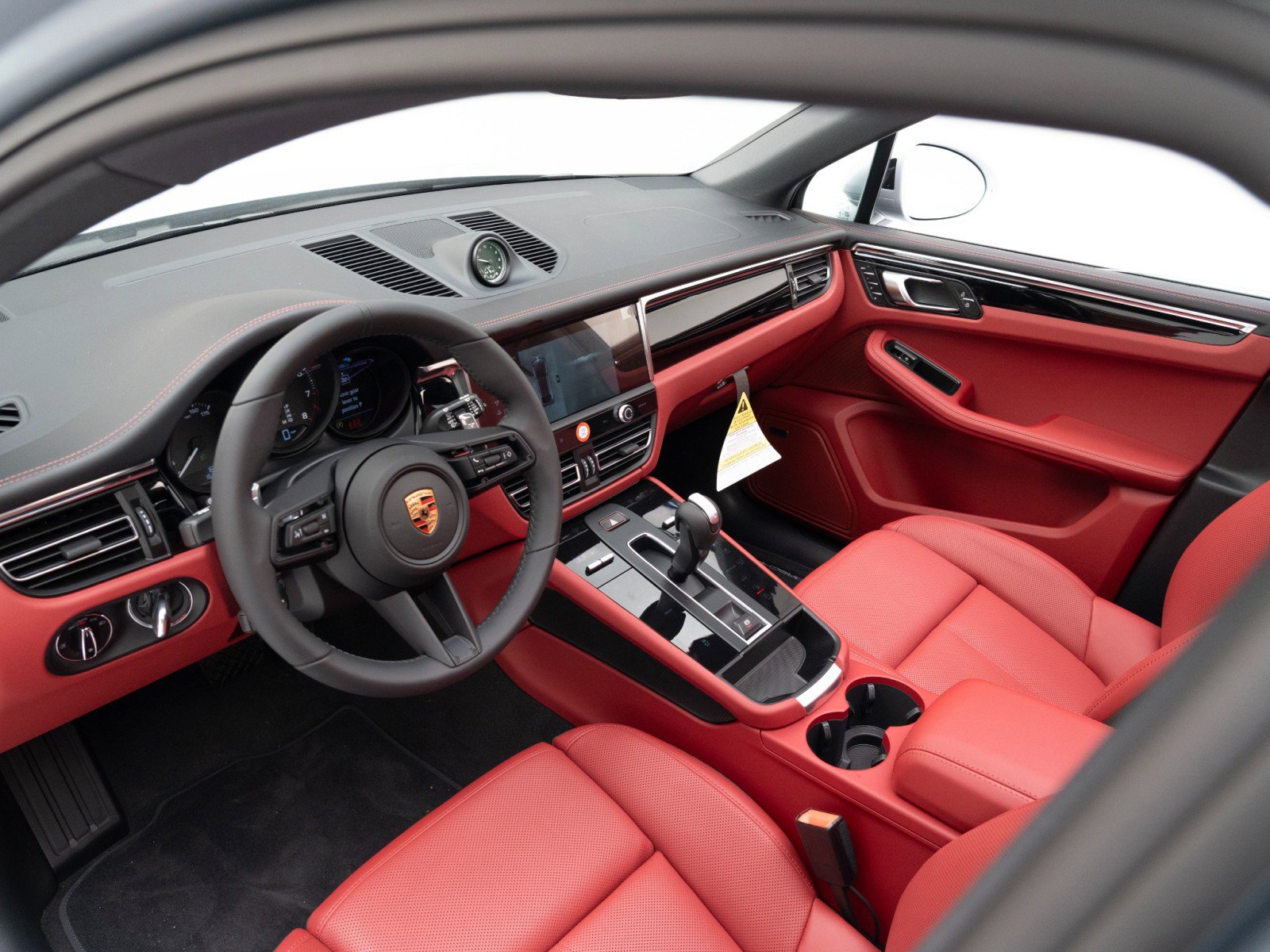 New 2026 Porsche Macan image 4