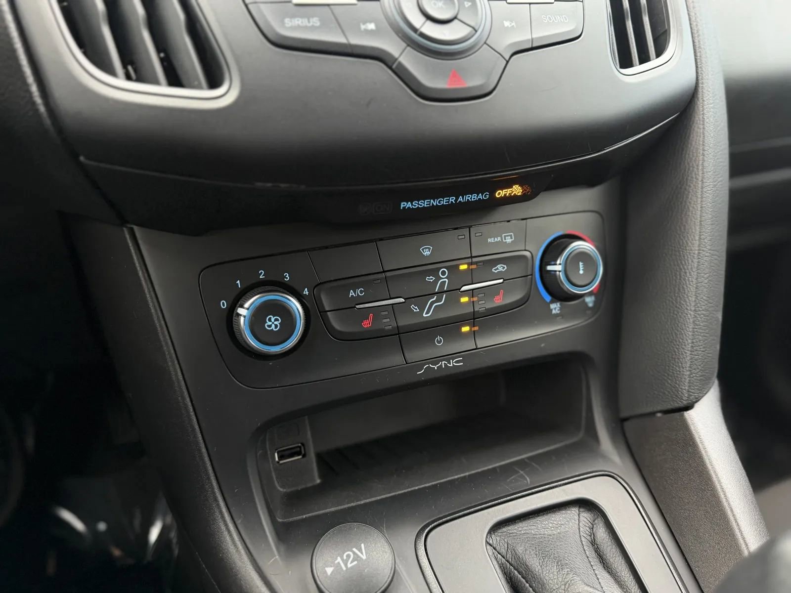 Used 2018 Ford Focus SE w/ Cold Weather Package FWD image 36