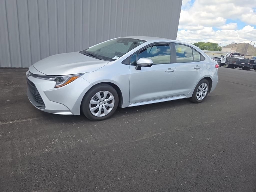 Used 2025 Toyota Corolla LE FWD image 5