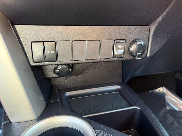 Used 2014 Toyota RAV4 LE AWD/4WD image 27