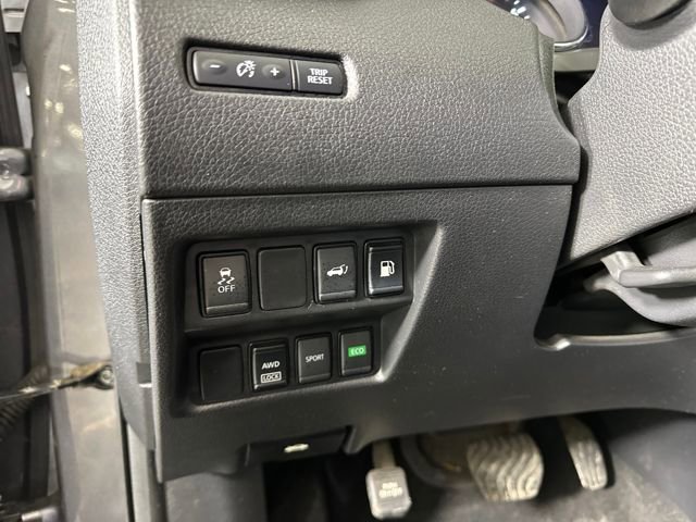 Used 2018 Nissan Rogue SV image 19