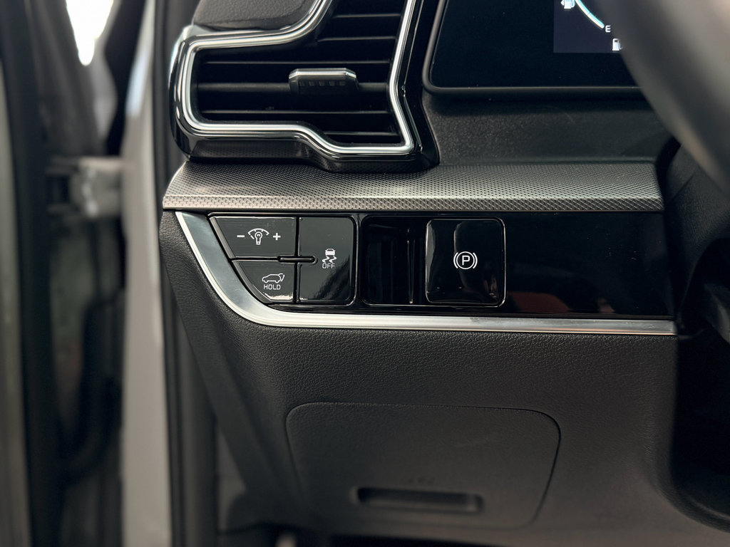 Used 2024 Kia Sportage SX image 17