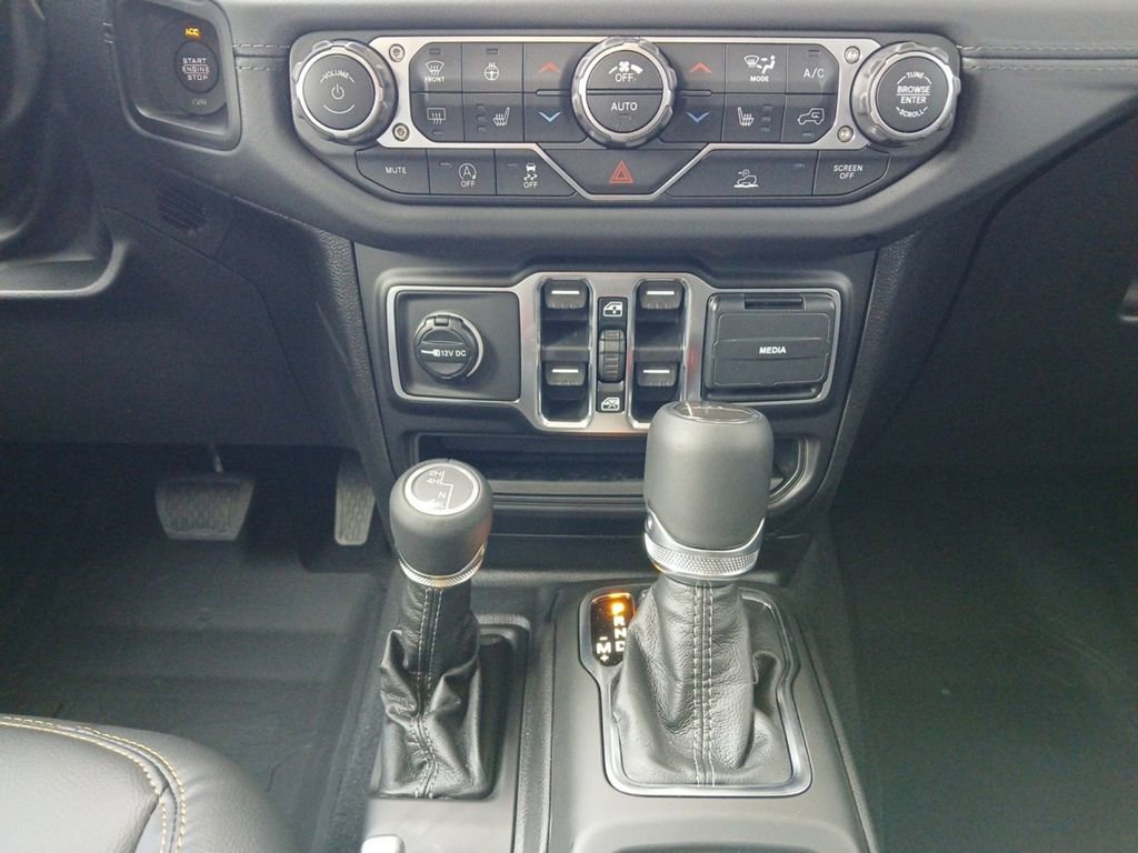 New 2026 Jeep Gladiator Sport AWD/4WD image 3