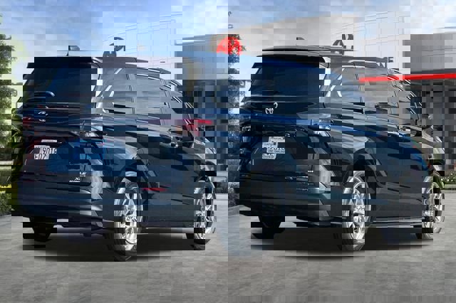 Used 2023 Toyota Sienna XLE image 4