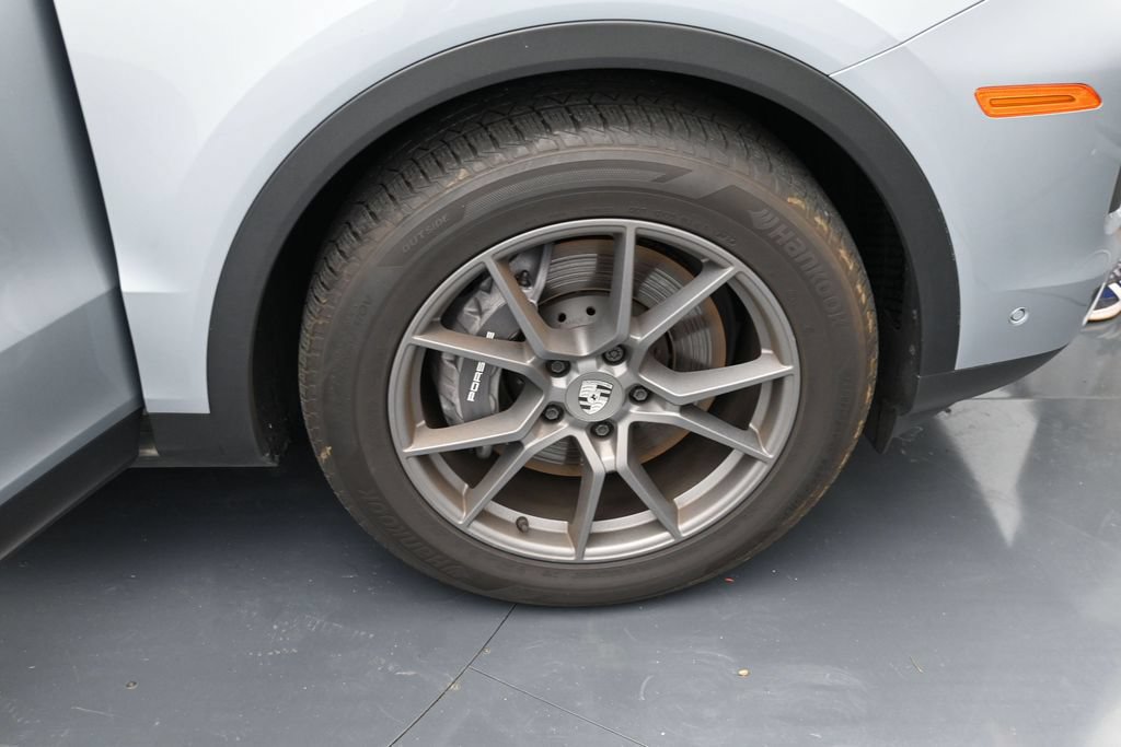 Certified 2025 Porsche Cayenne AWD/4WD image 16