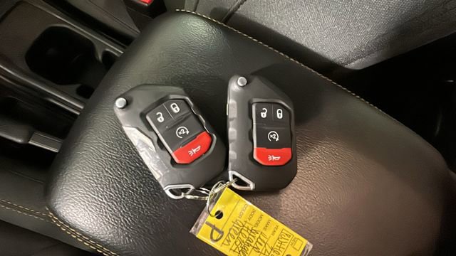 Used 2024 Jeep Wrangler Unlimited Sahara w/ Technology Group AWD/4WD image 20