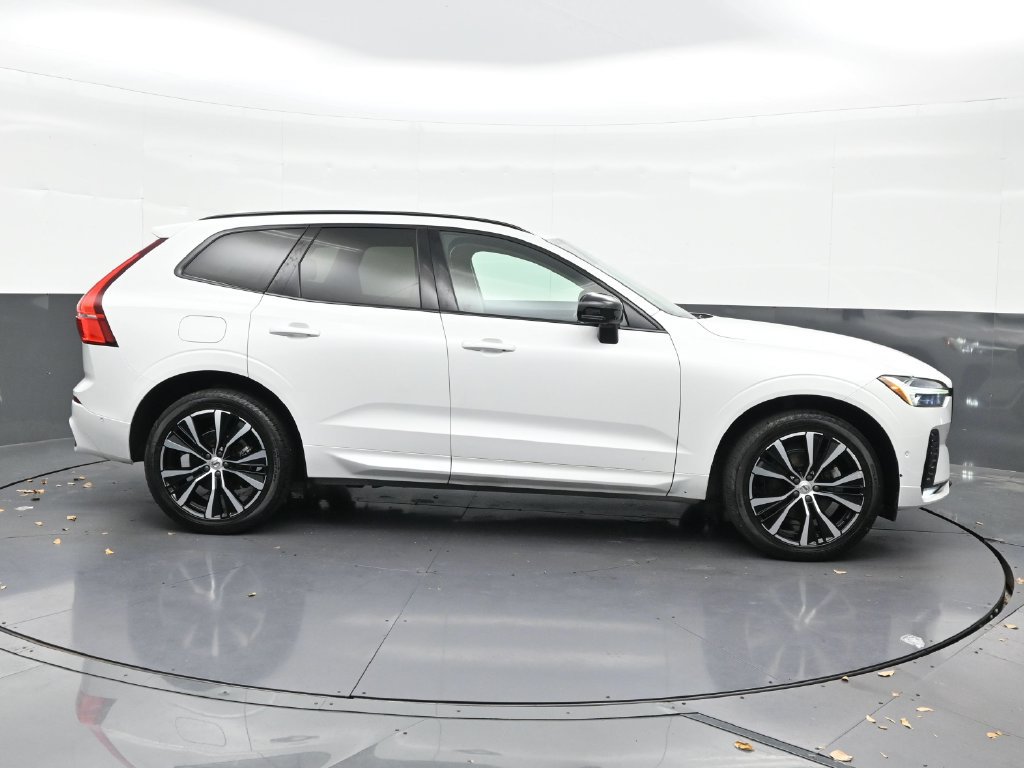 Certified 2024 Volvo XC60 B5 Plus AWD/4WD image 7