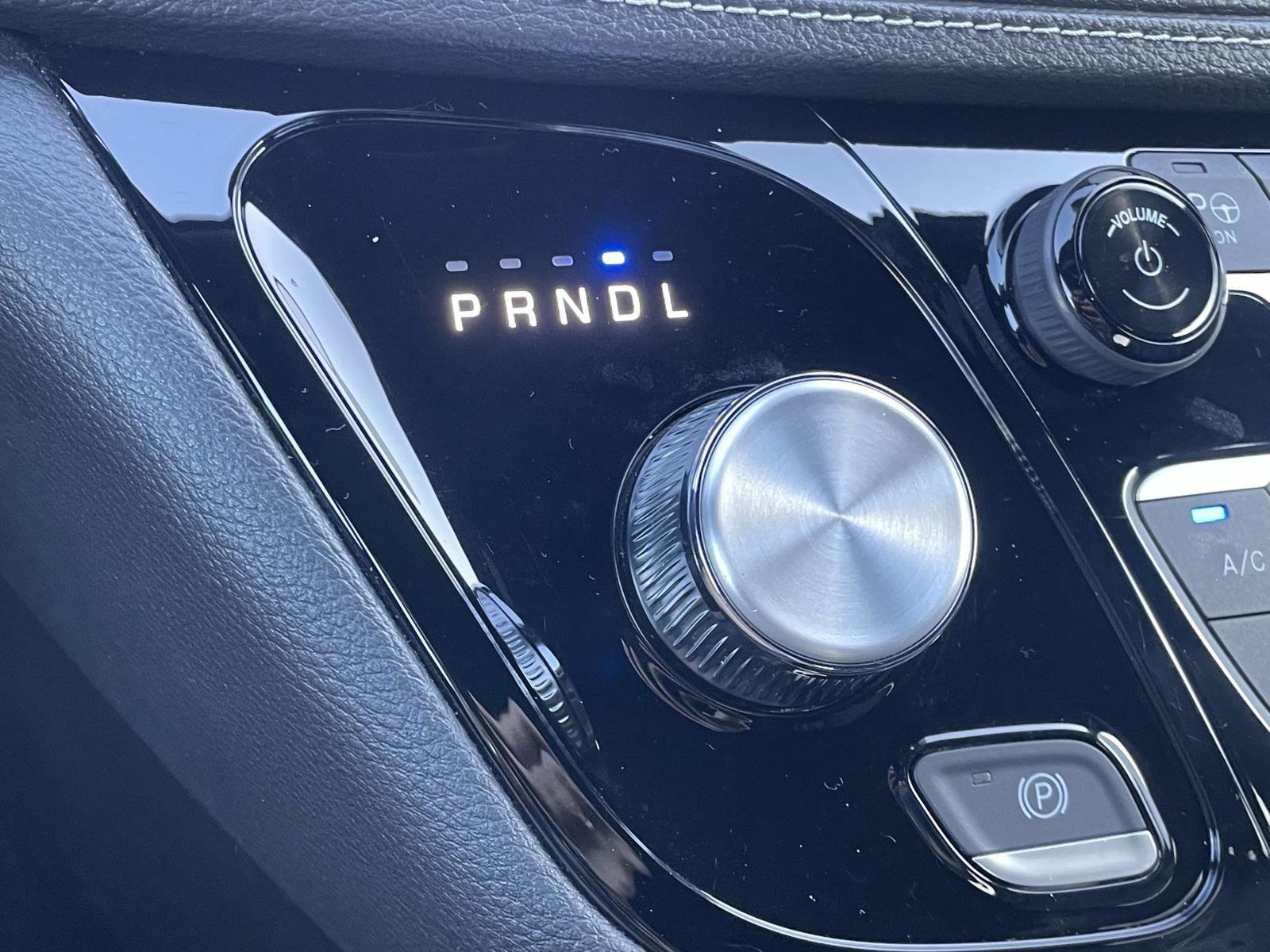 Certified 2024 Chrysler Pacifica Limited image 6