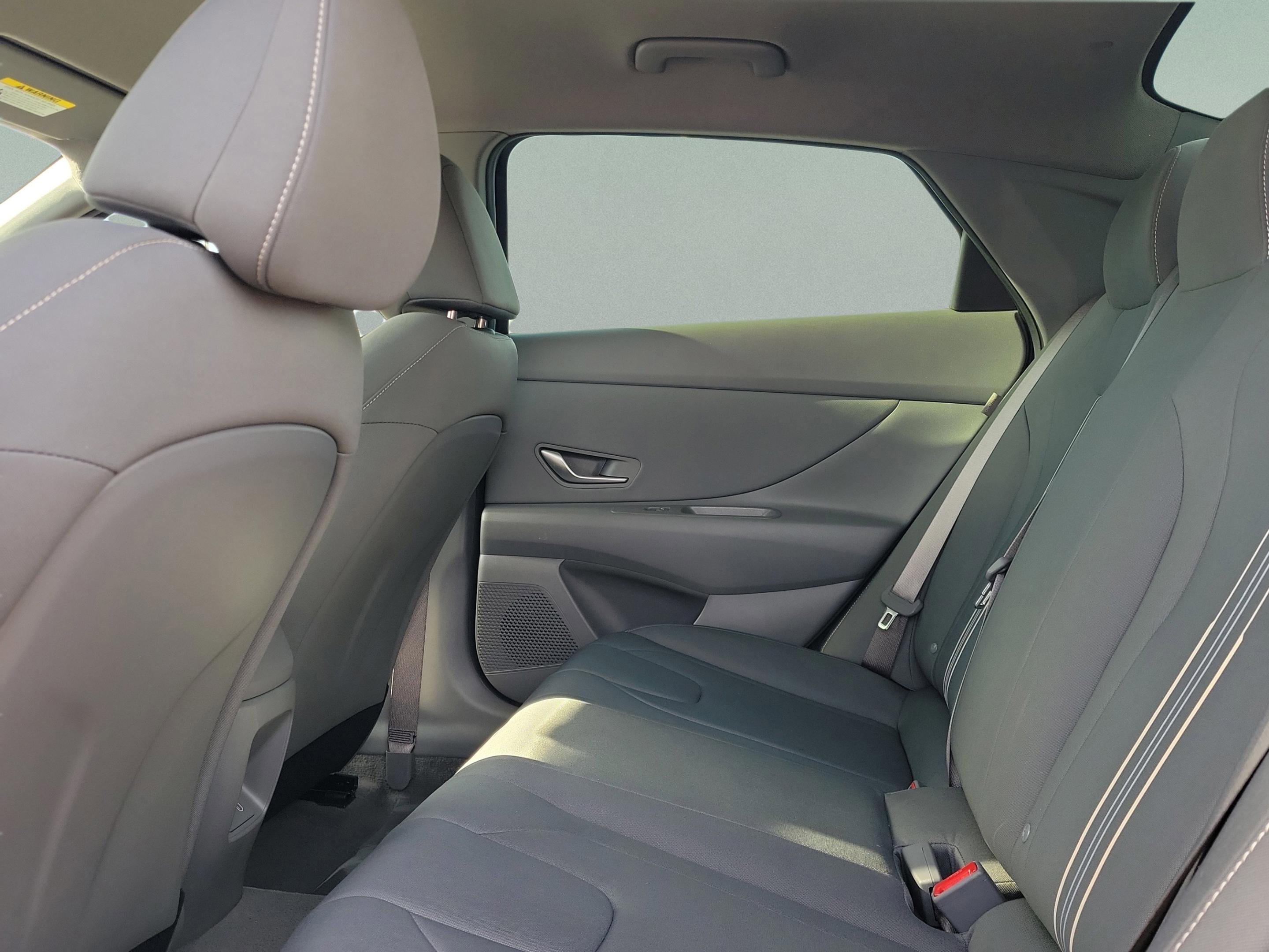 Used 2025 Hyundai Elantra Sport image 9