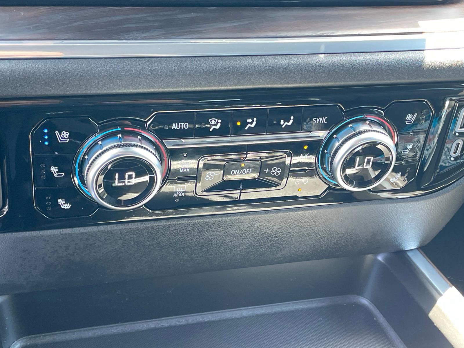 Used 2025 GMC Sierra 2500 SLT w/ SLT Premium Package image 16