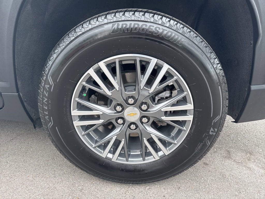 Used 2025 Chevrolet Traverse LT image 30